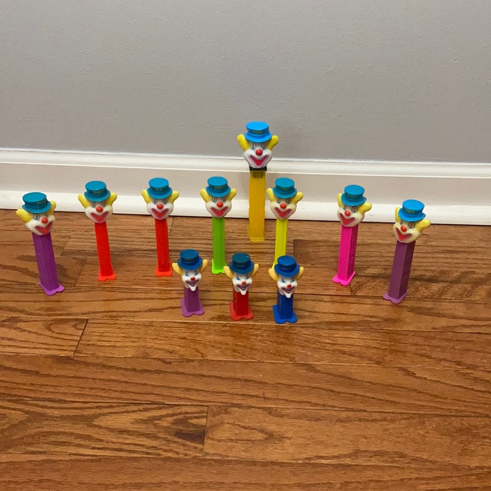 PEZ set of clowns. 11 pieces